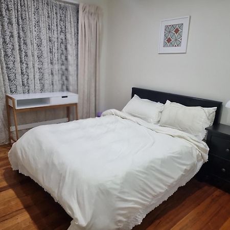 Two Separate Rooms At 34 Clarevale Clayton Bagian luar foto